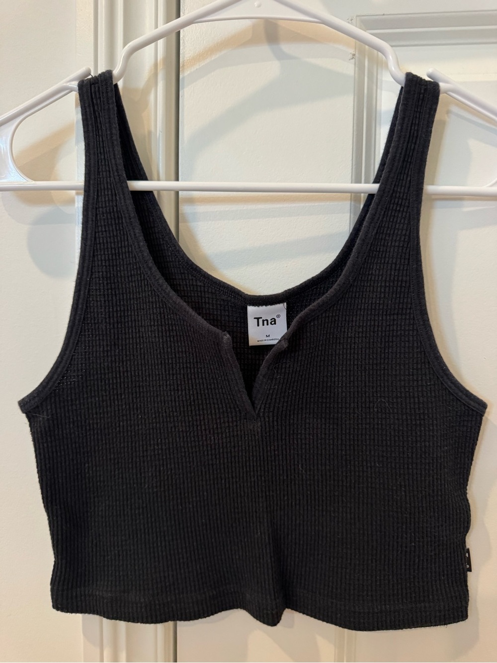 Aritzia TNA Black Ribbed V-Notch Cropped Tank Top - Size Medium
